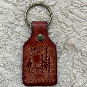 Richardsons Grove California genuine leather key chain ring
Made in the USA, New